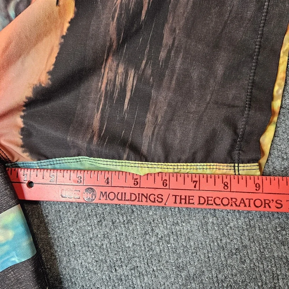 Hurley Clark Little Boardshorts Size 32 Shorebreak Ocean Wave‎ Print